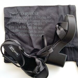 Pedro Garcia Dala Knot Satin Block Heel Size 39 RETAIL $600
